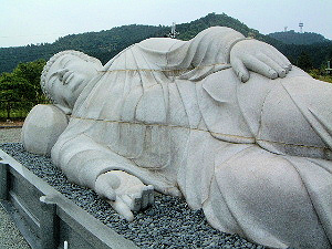 壷阪寺の大涅槃像