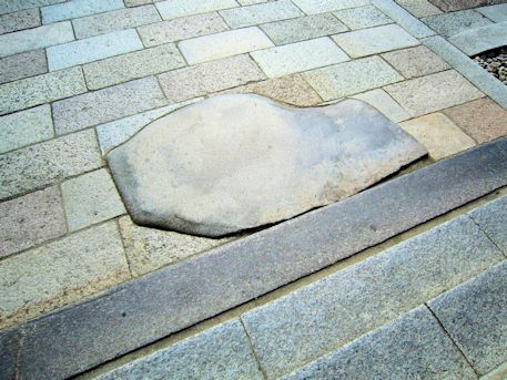 法隆寺の鯛石
