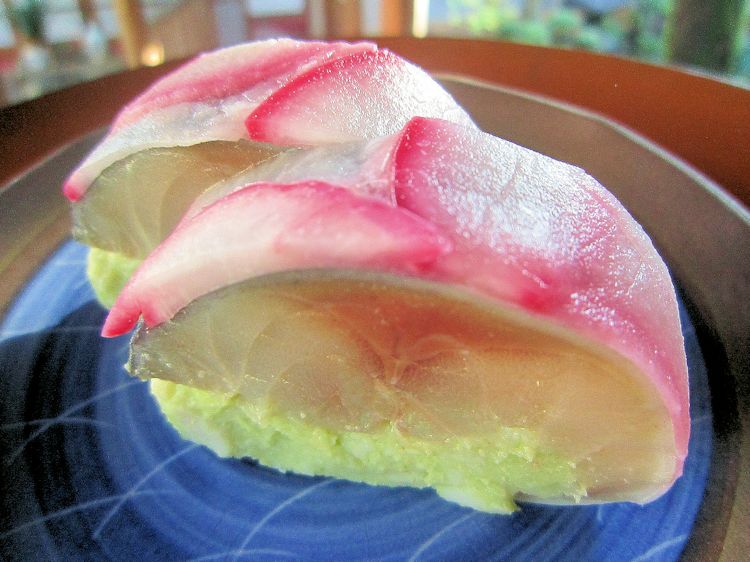 赤蕪の鯖寿司大和芋仕立て