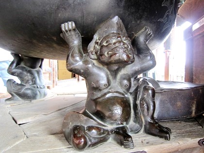 東大寺二月堂の香炉台