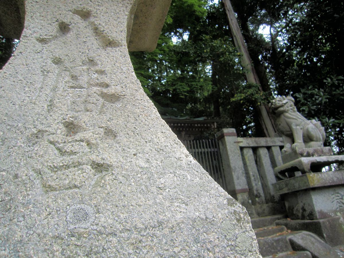 板蓋神社の石燈籠