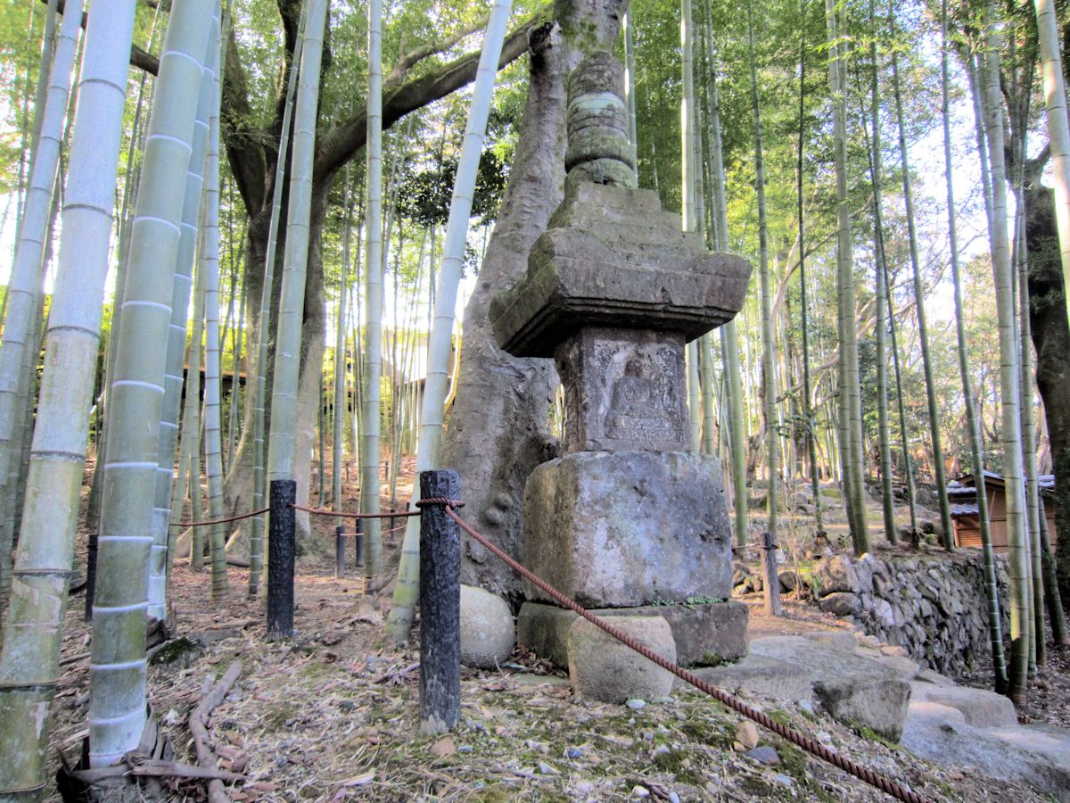 鎌倉時代の石塔