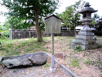 飽波神社の聖徳太子腰掛石