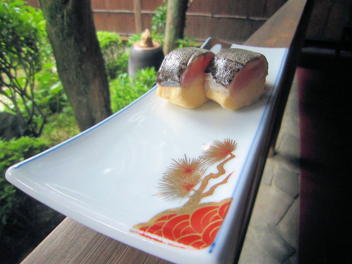 アオミシマの大和芋寿司