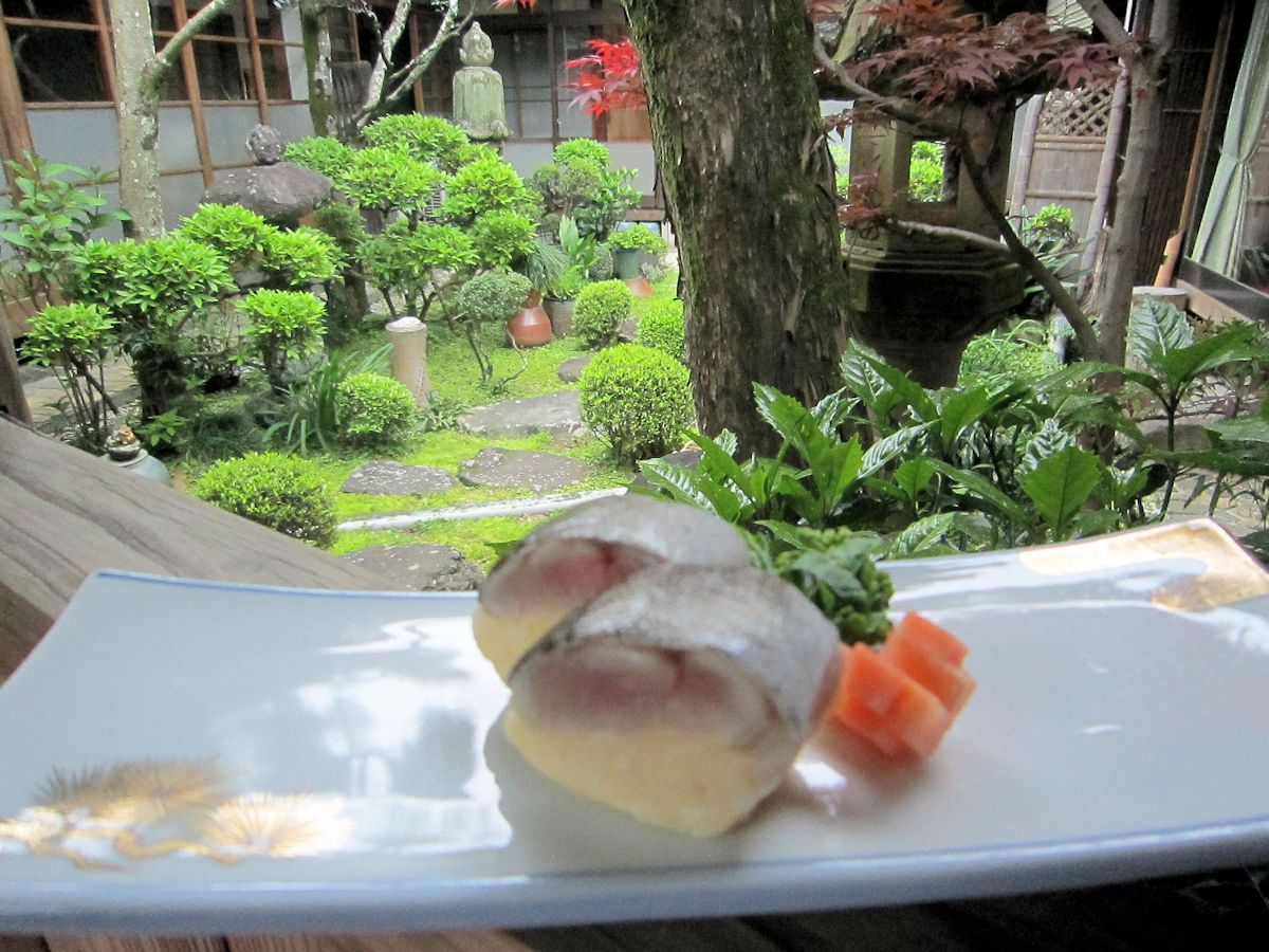 アオミシマの大和芋寿司
