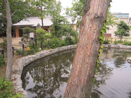 角刺神社の鏡池