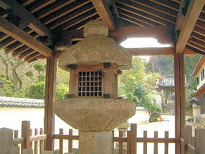当麻寺石燈籠