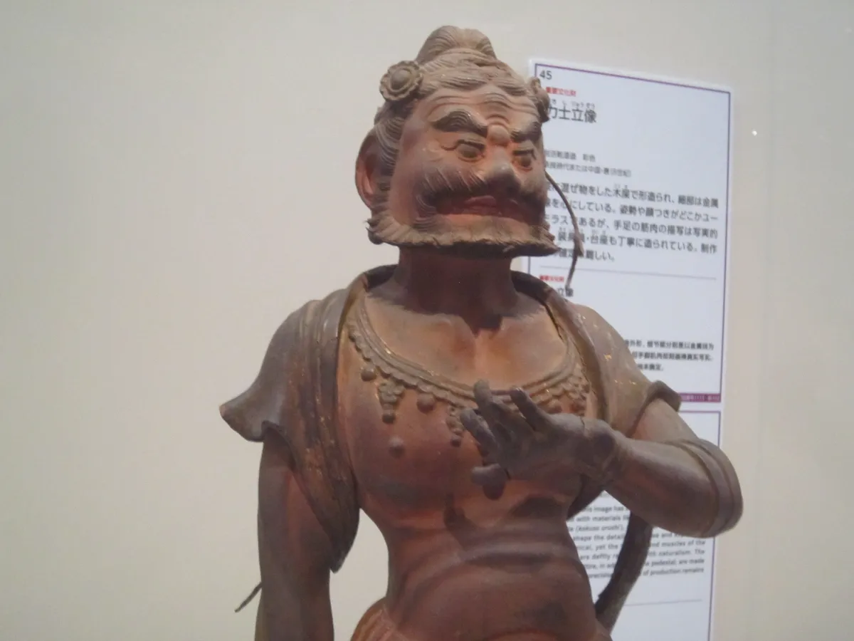 奈良時代の力士立像