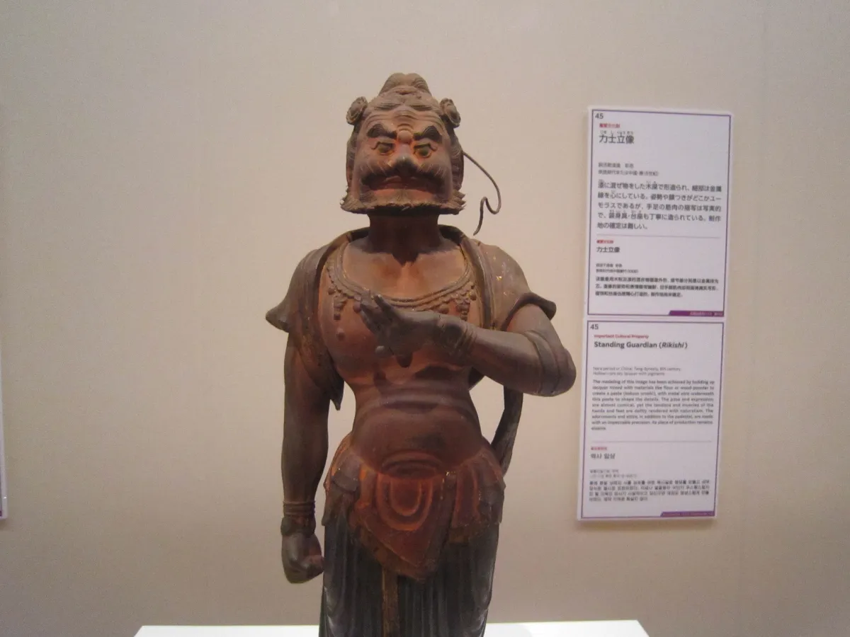 奈良時代の力士立像