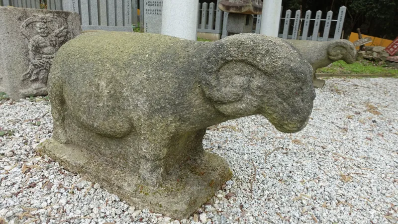 明宮神社の狛羊