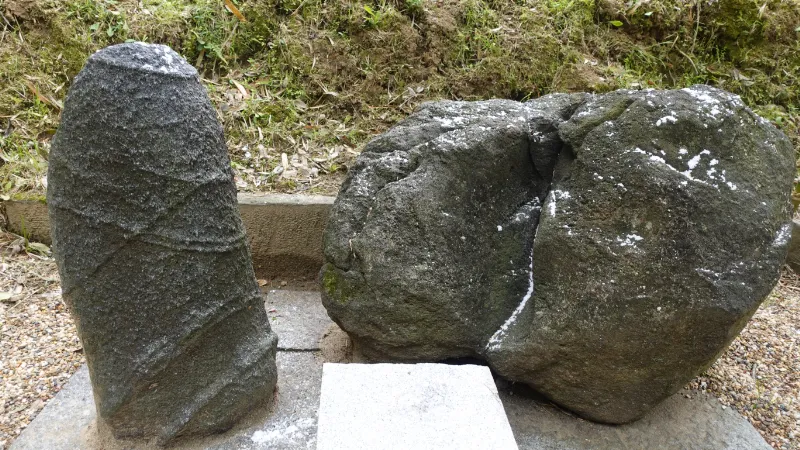 明宮神社の陰陽石