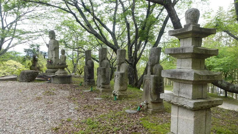 明宮神社の石像