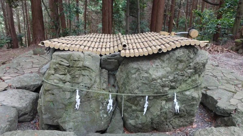 當麻山口神社の手水石