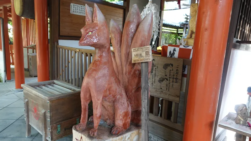 源九郎稲荷神社の九尾の狐