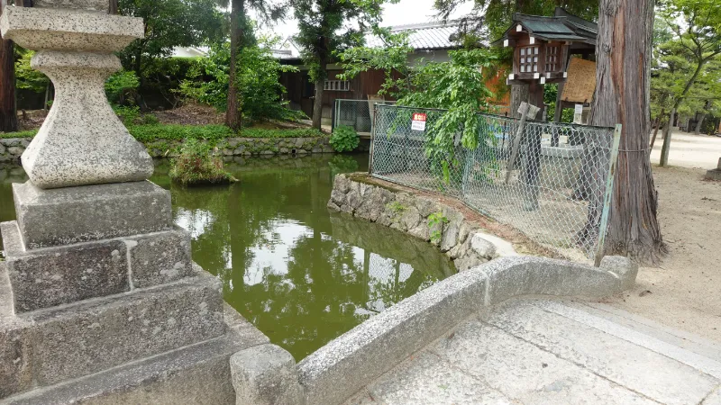 調田坐一言尼古神社の池