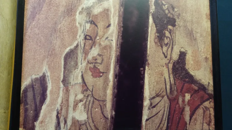 栄山寺八角円堂内陣の極彩色壁画