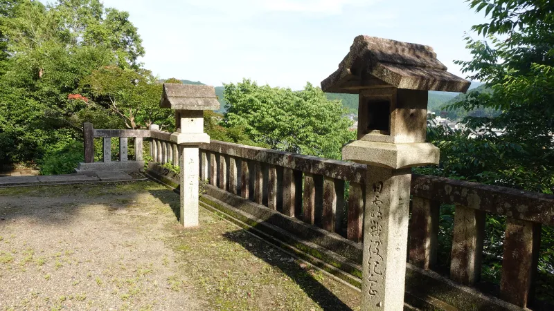 水分神社の石燈籠