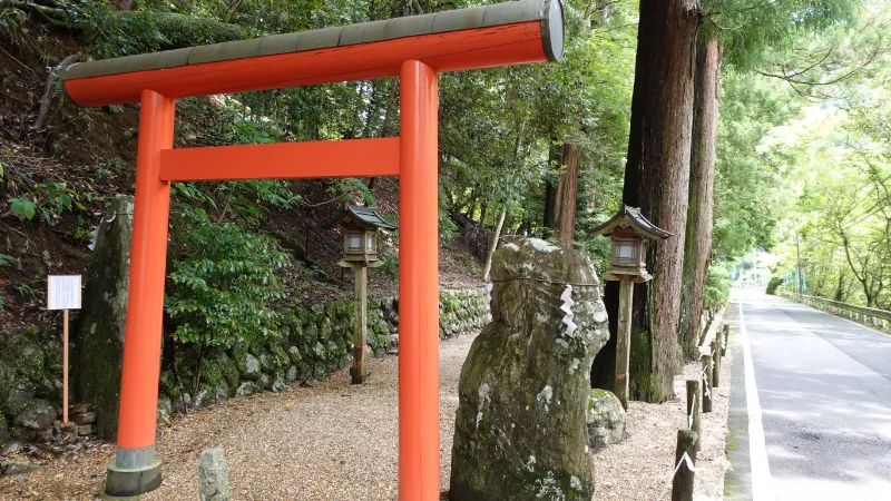 丹生川上神社中社の爺婆石