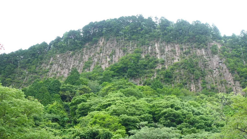 屏風岩の断崖絶壁