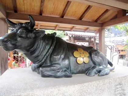 菅原院天満宮の牛像