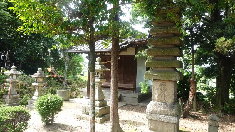 中窪田杵築神社の十三重層塔
