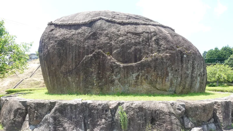 山添村の長寿岩