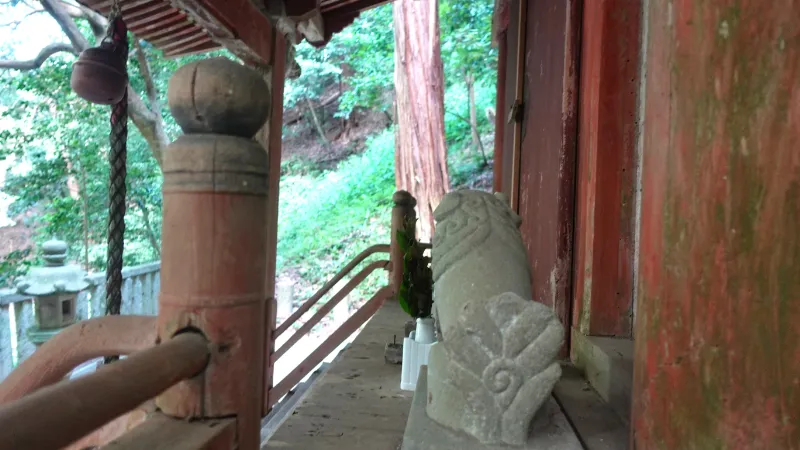 巨勢山口神社本殿の狛犬