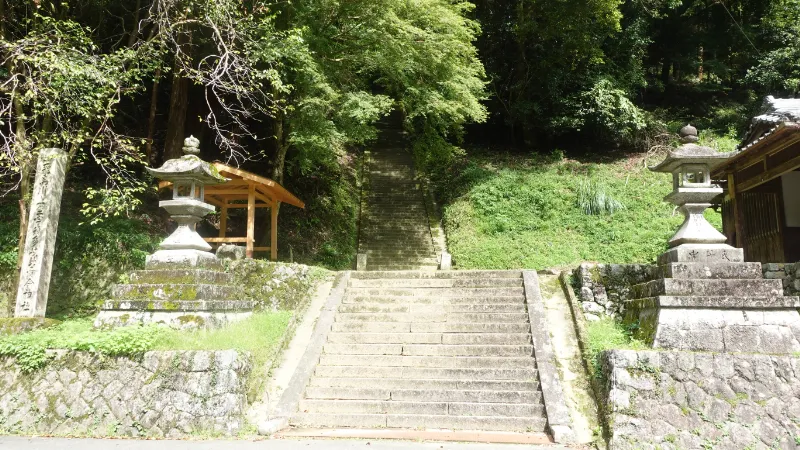 飛鳥川上坐宇須多伎比売命神社の石段