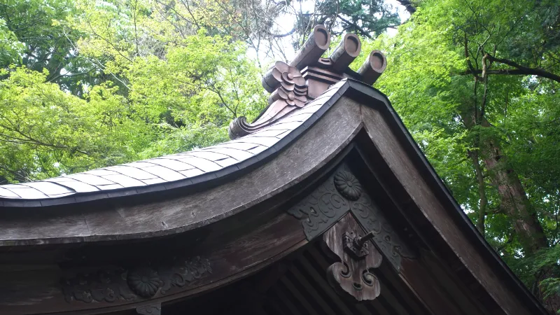 飛鳥川上坐宇須多伎比売命神社の拝殿猪目懸魚