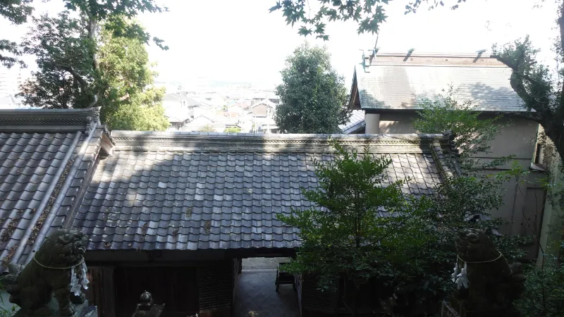 大坂山口神社割拝殿と穴虫集落
