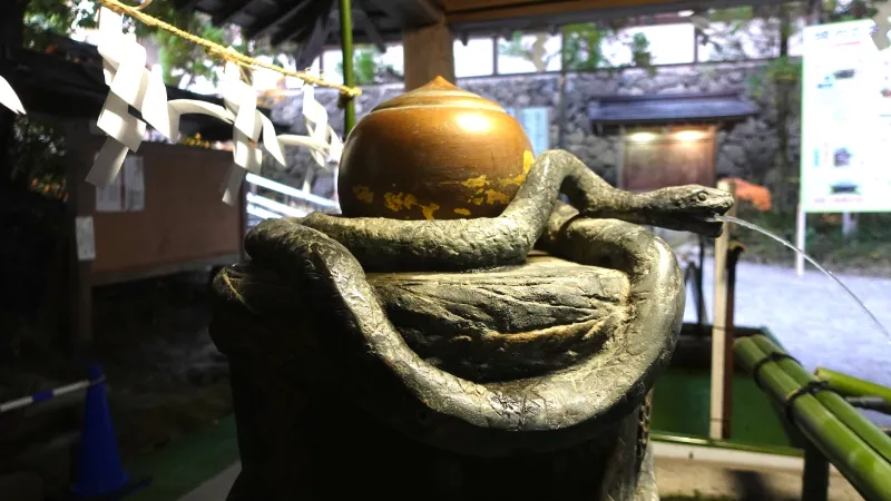 大神神社の手水舎