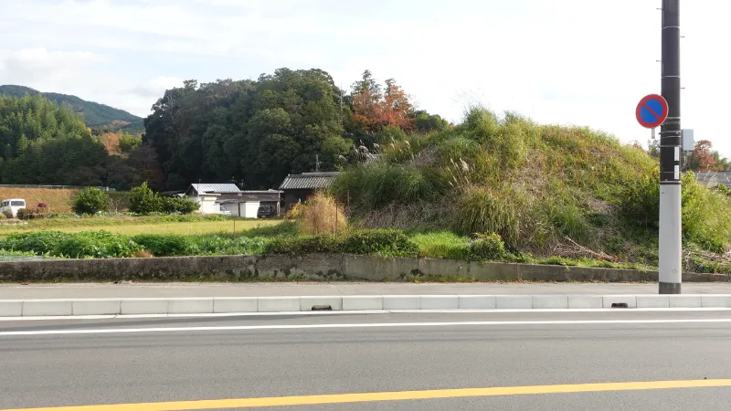 保昌塚古墳と都祁山口神社