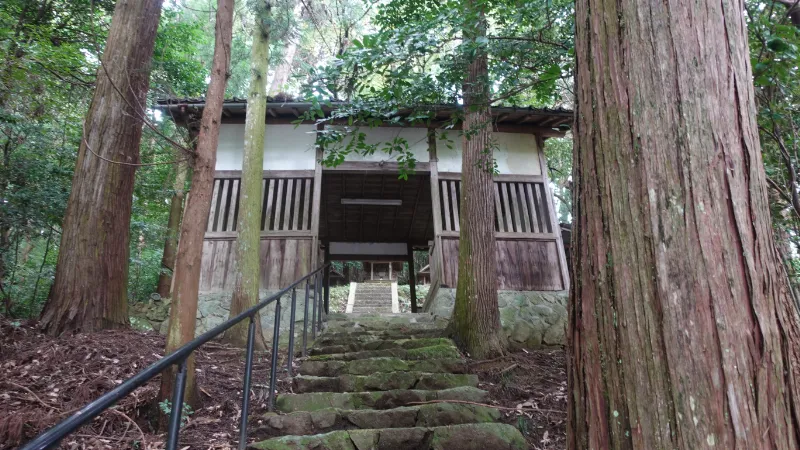 葛上神社の割拝殿