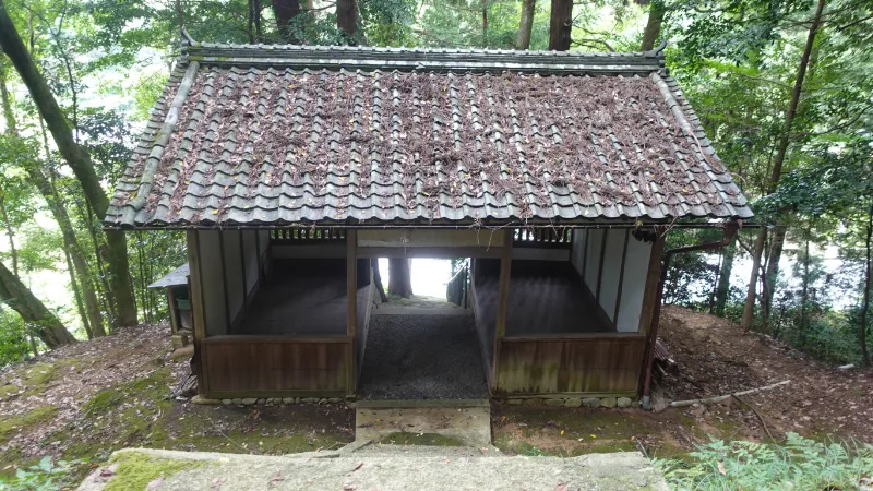 葛上神社の割拝殿