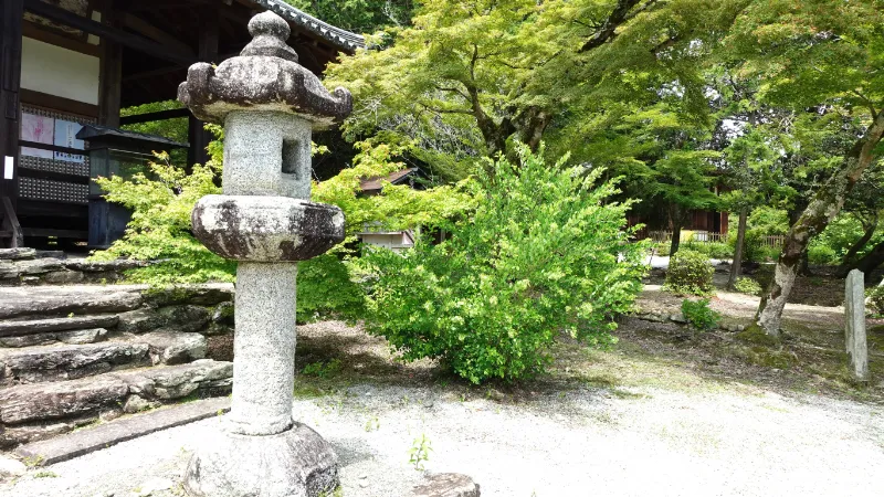 栄山寺石燈籠
