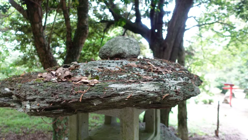 小島町御霊神社の石燈籠