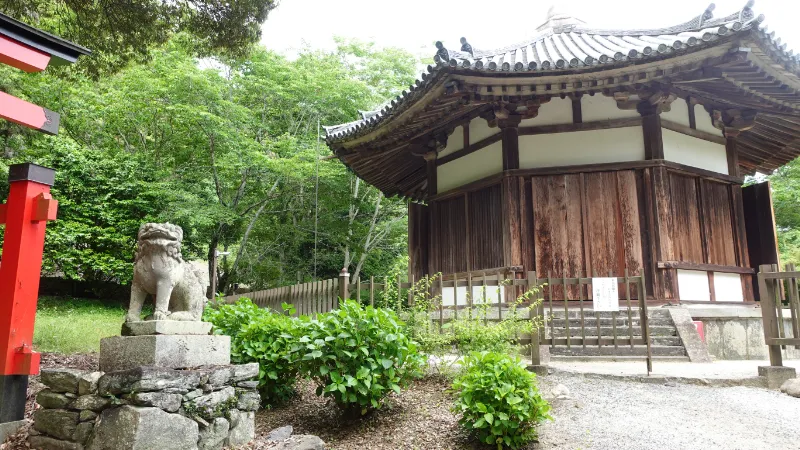 小島町御霊神社と栄山寺八角円堂