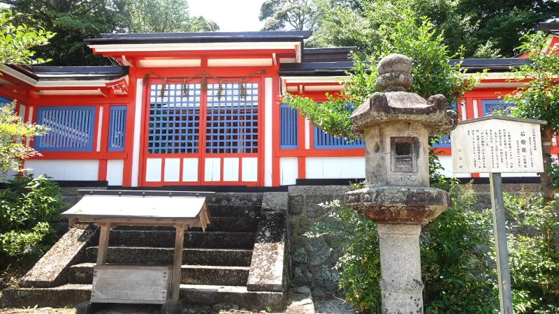八柱神社の石燈籠