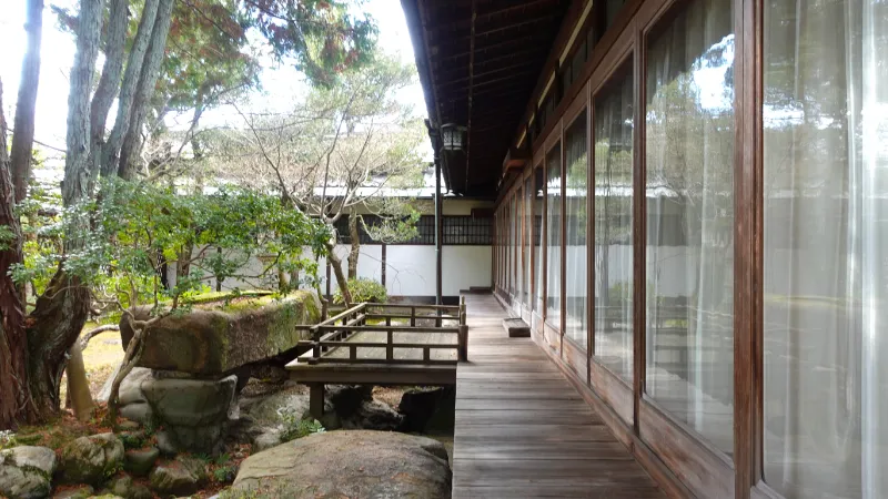 吉城園の手打ガラス